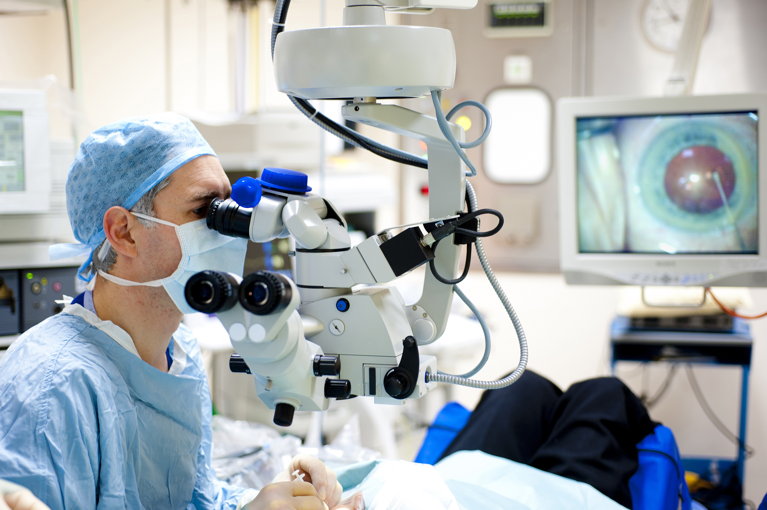 Отзывы после лазерной операции. Лазерная факоэмульсификация катаракты. Офтальмологическая операция. Хирургические операции в офтальмологии. Лазерная хирургия офтальмология.
