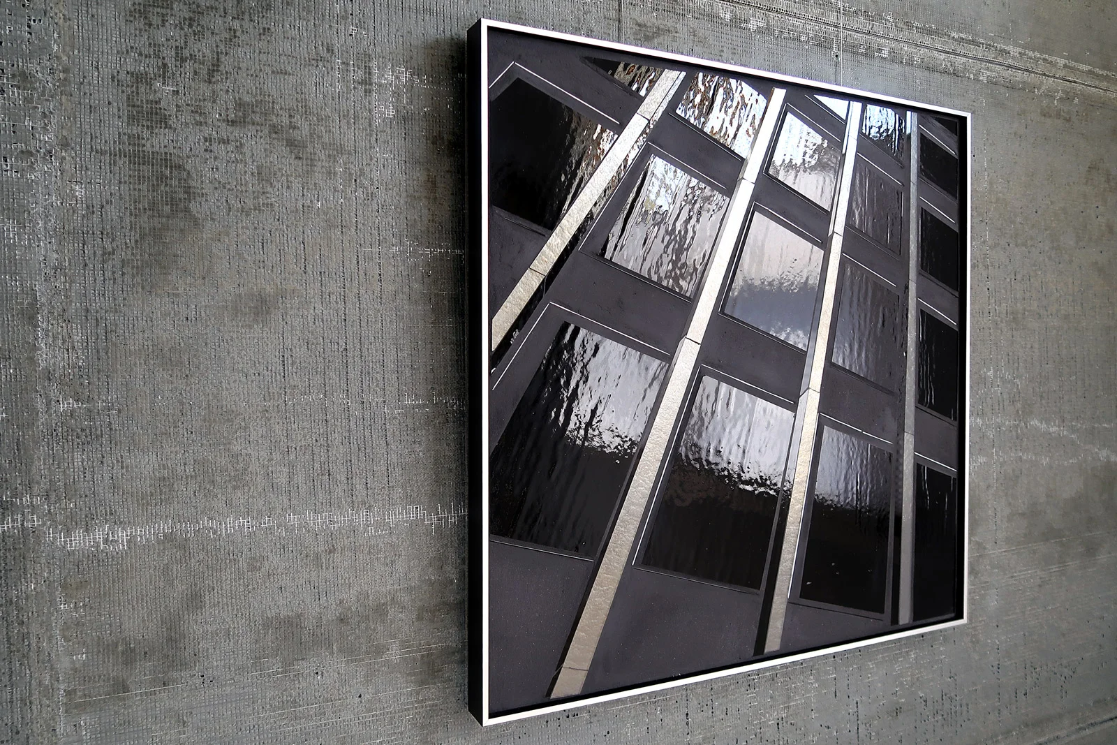 R1.40_blackgrid_angle_3873_WEB.jpg