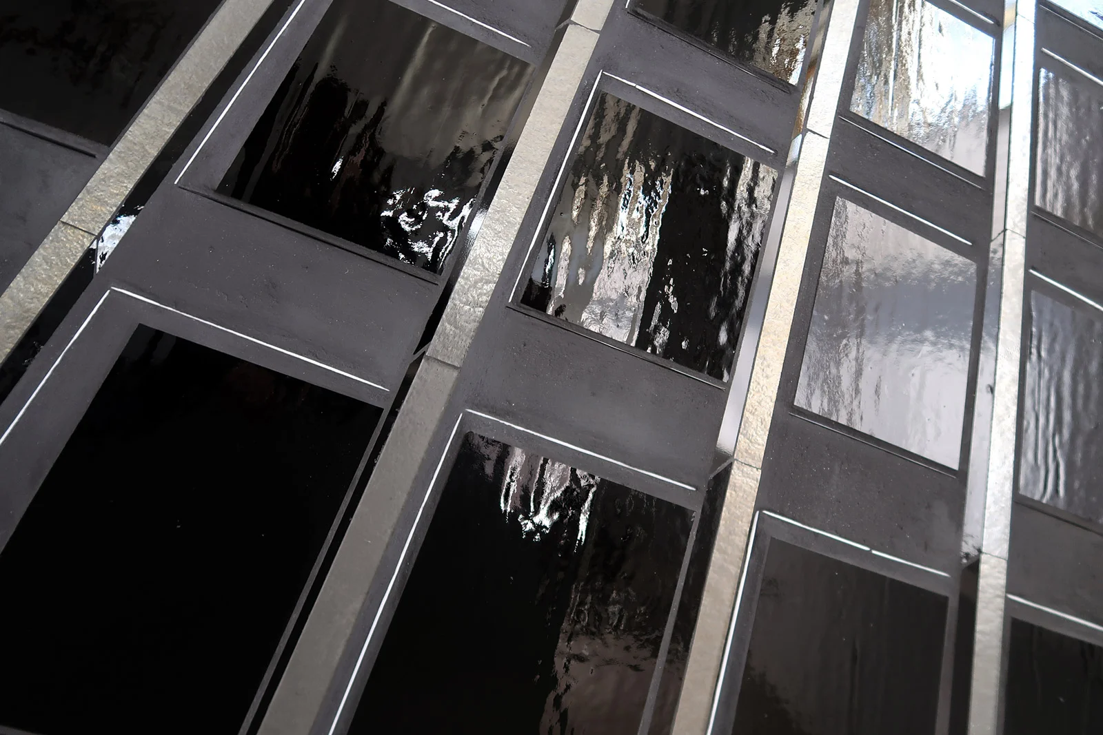 R1.40_blackgrid_detail_3874_WEB.jpg