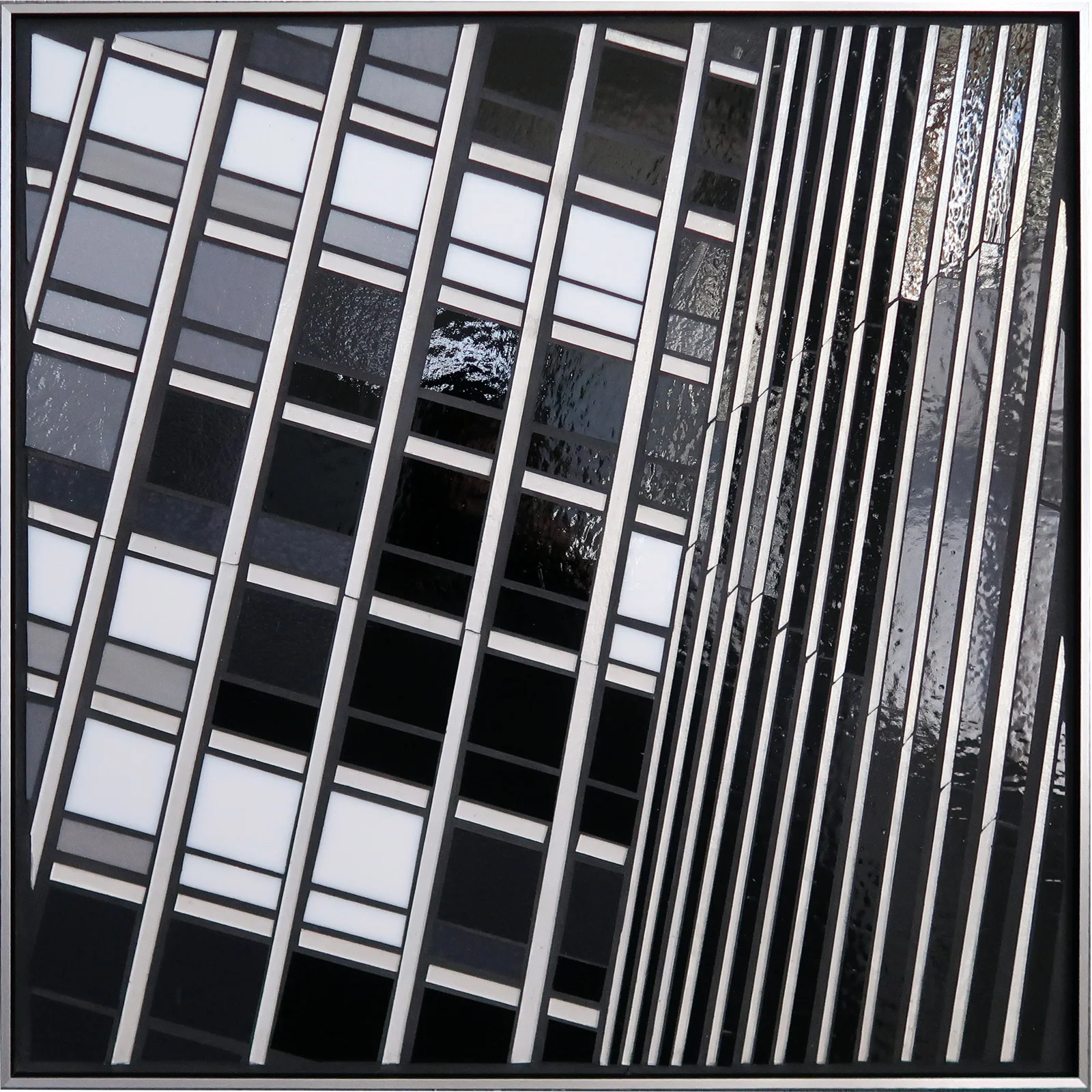 R1.41_mies_smallgridV2_WEB.jpg