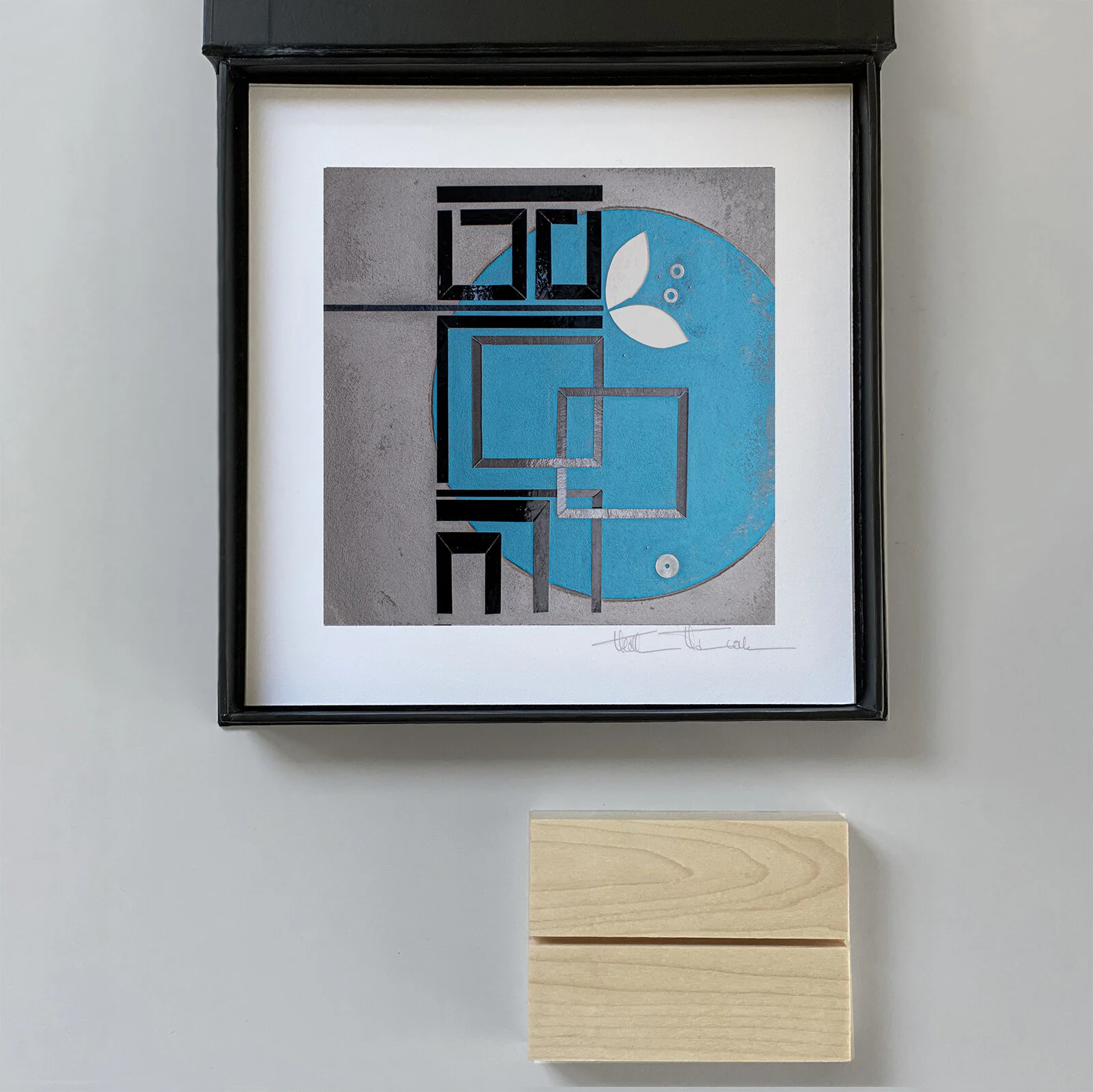 BLOOM boxed flat lay_6466 WEB.jpg