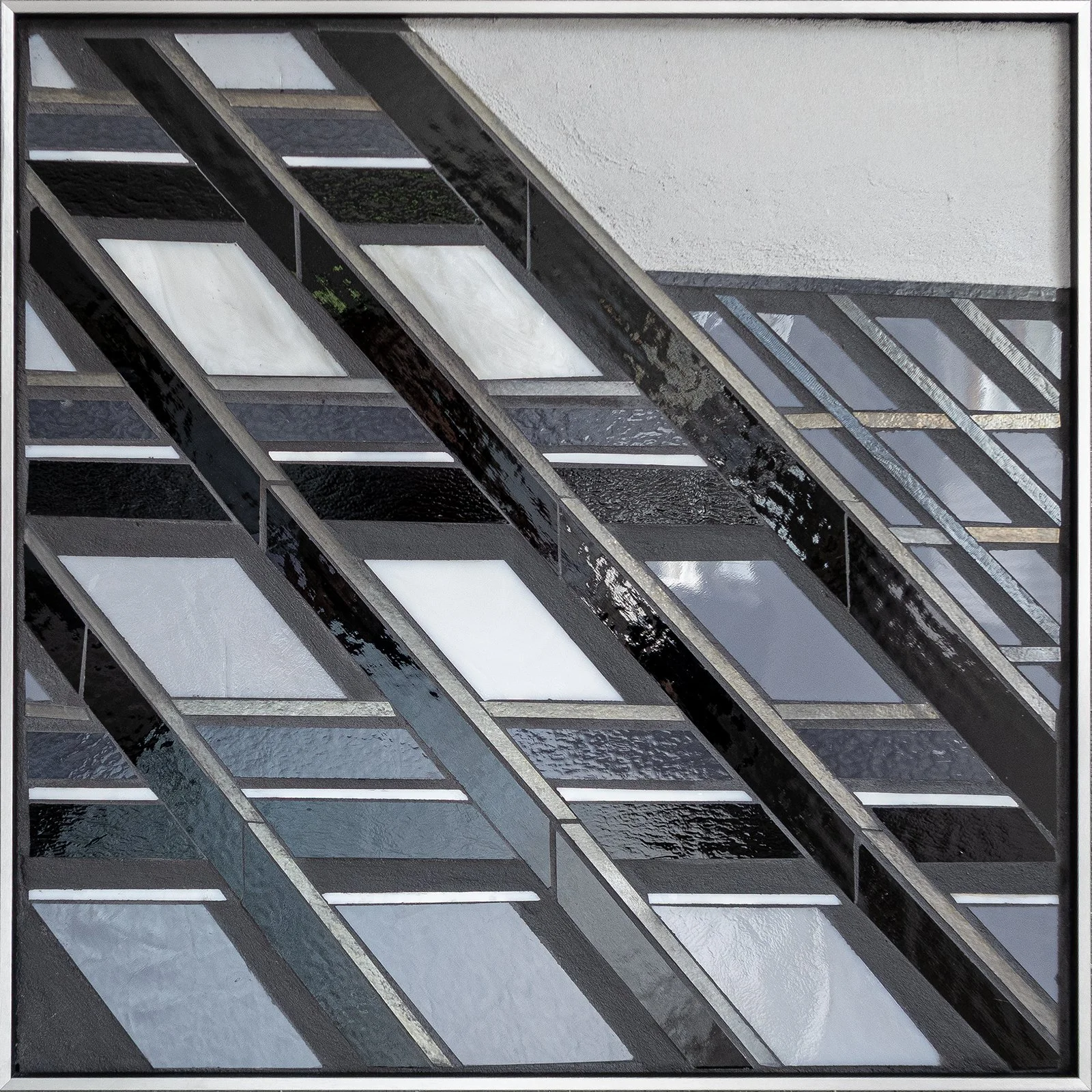 R6.7_grayscale_CROP_2969 WEB.jpg