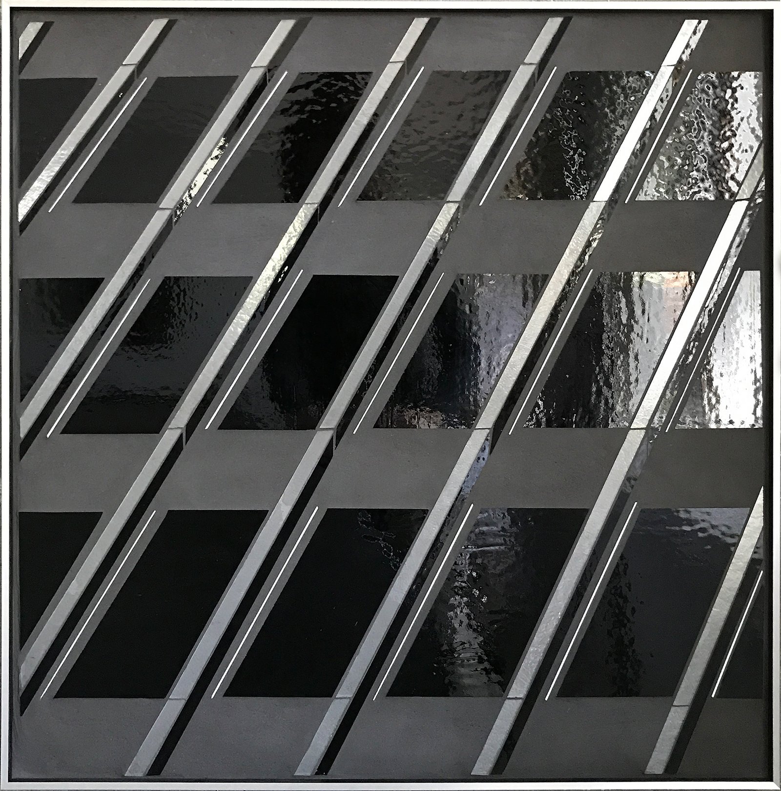 R1.19_grid_black_WEB.jpg
