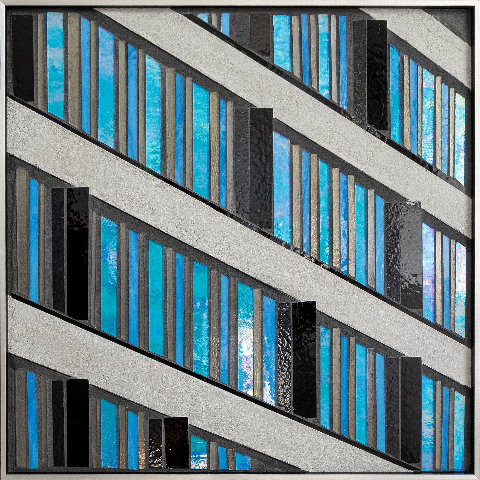 R6.10_blue CROP_2961 WEB.jpg