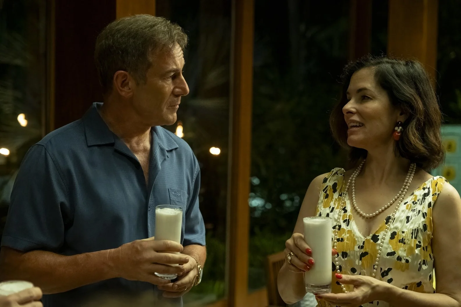 jason-isaacs-parker-posey.jpg
