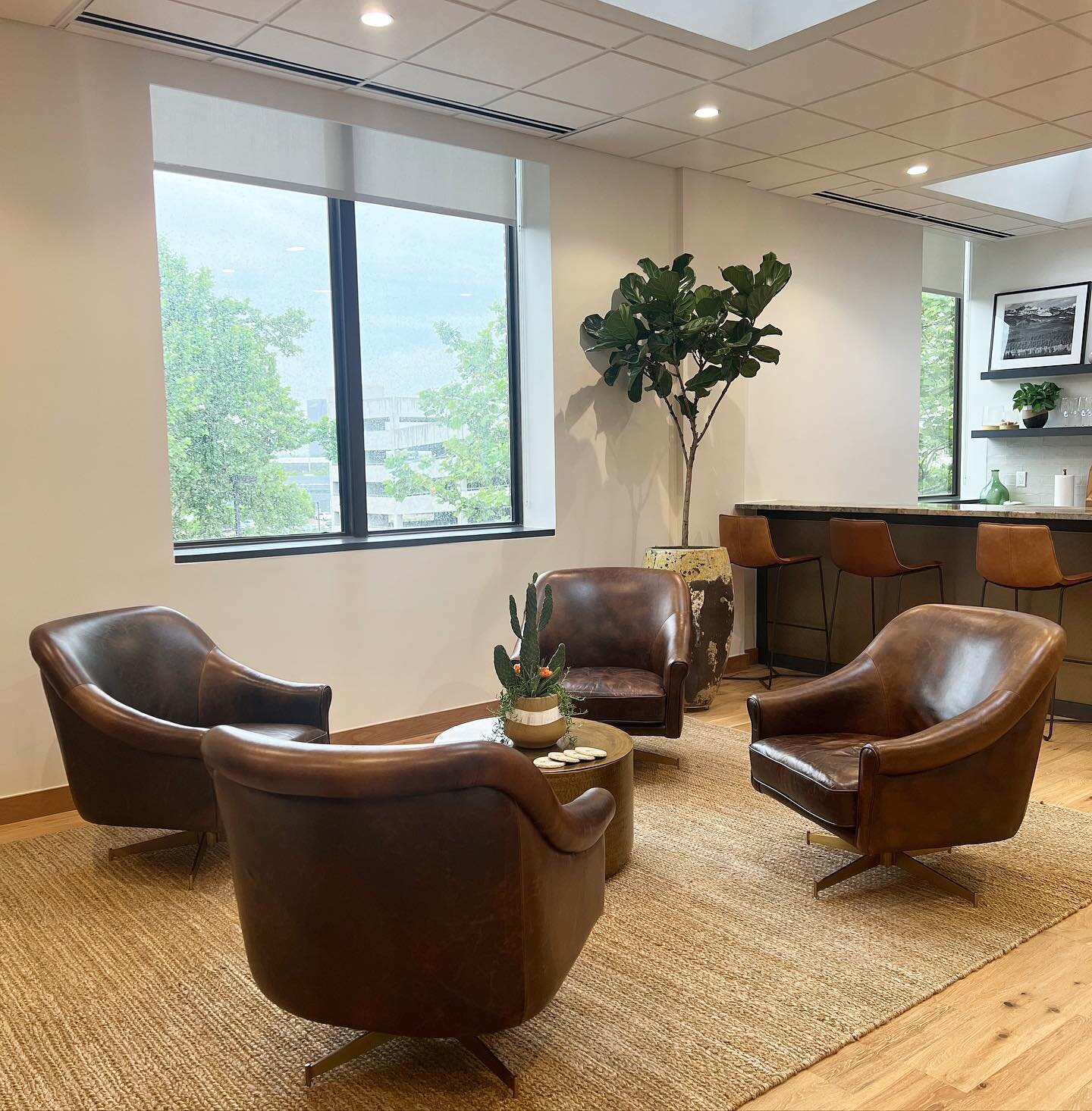 It may be a rainy morning, but I got a chance to see Rimrock Energy&rsquo;s finished office interior. I love how they chose to make their break area a casual gathering space for employees &amp; guests. Design by: @roam_studio.okc