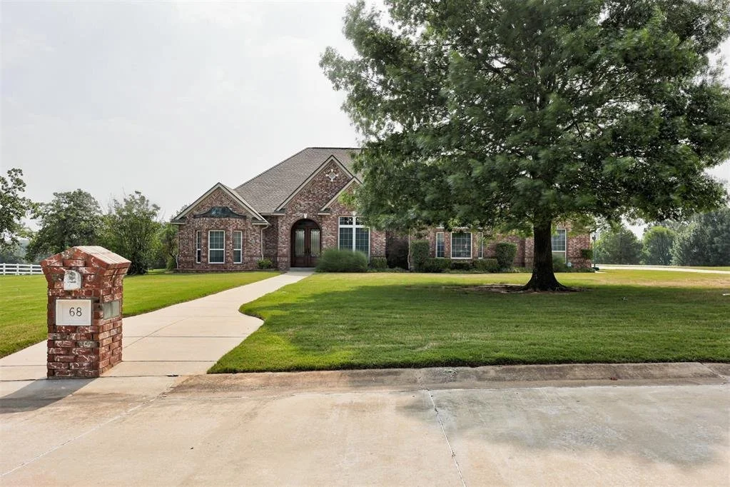 68 Stonegate Dr