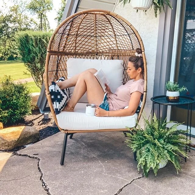 Nap time vibes in my &ldquo;she-chair&rdquo; ✌🏻Looking for inspiring/boss girl reading suggestions ... any favorites? ✨
✨
✨
#Naptime #BohoVibes #eggchair #momlife #momlifestyle #interiordesign #digitalcreator #lifestyle #bossbabe #instagood #photoof
