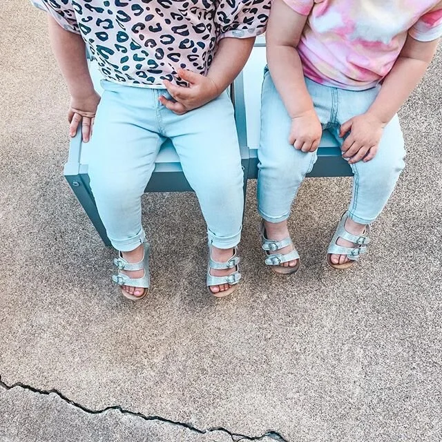 The coolest girls I know. 👯&zwj;♂️ #toddlerfashionista #toddlerlife #walmartfashion #walmartfinds #cute #girlmom #instagood