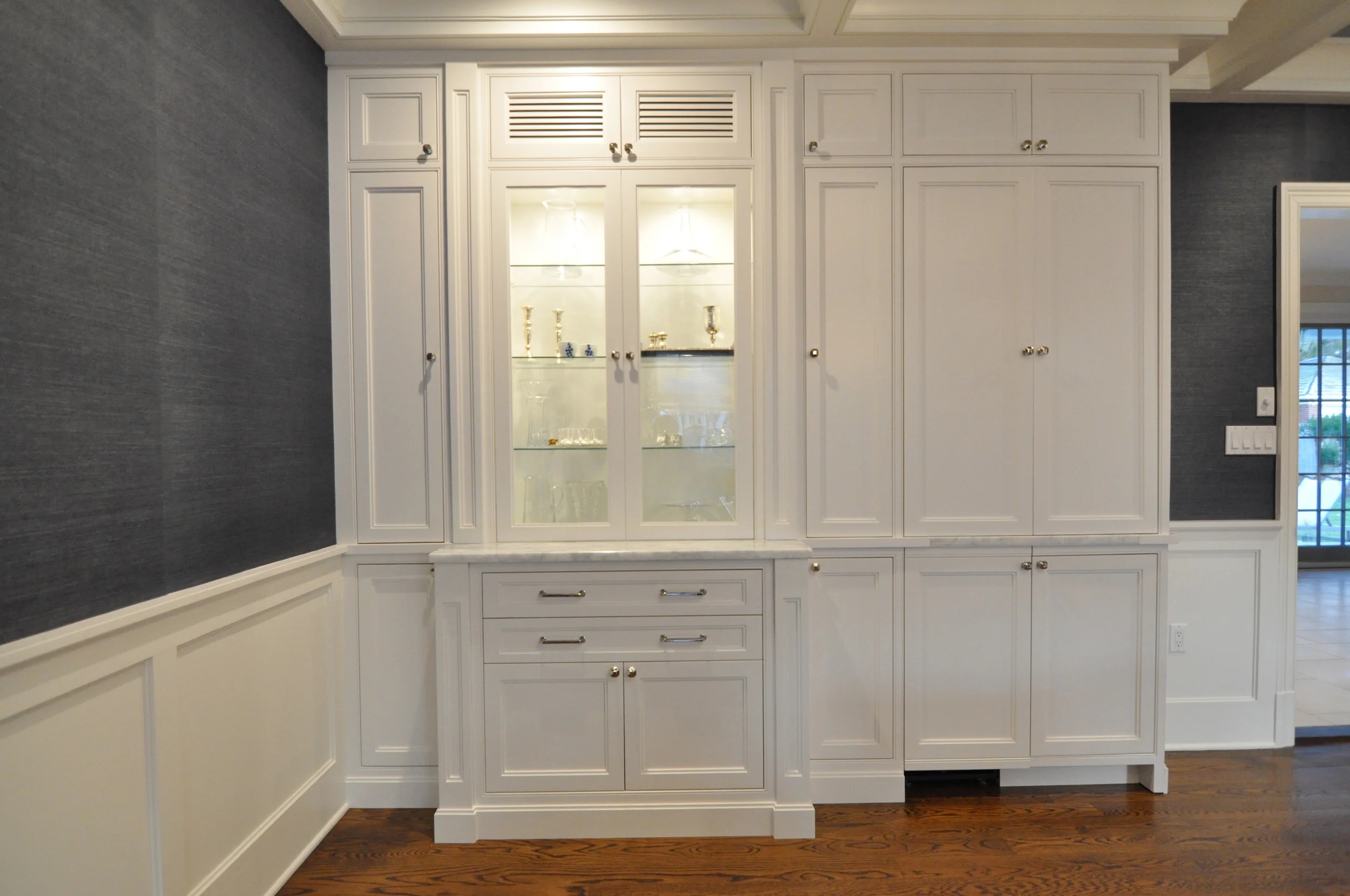 Dining KAM DESIGN_Dining Room Millwork_White Custom Cabinet_Wet Bar Closed_Wainscot - 1.jpg