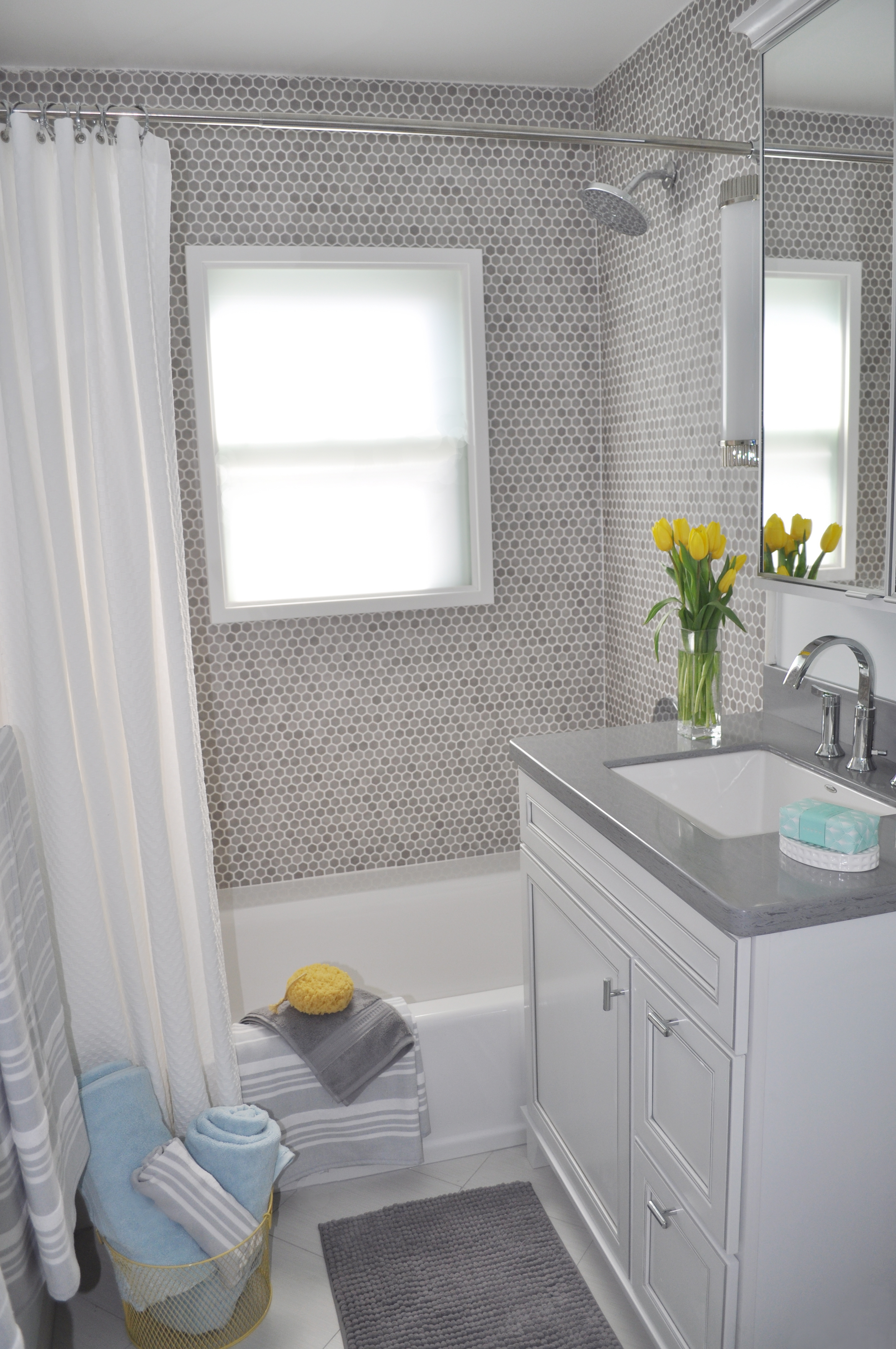Kim Mitchell Production Designer_HGTV_Buying and Selling with The Property Brothers_Season 3_ Episode 316_Bathroom Renovation_Shoer Bath_Shower bath combination_Bathroom Design_Grey Bathroom.jpg