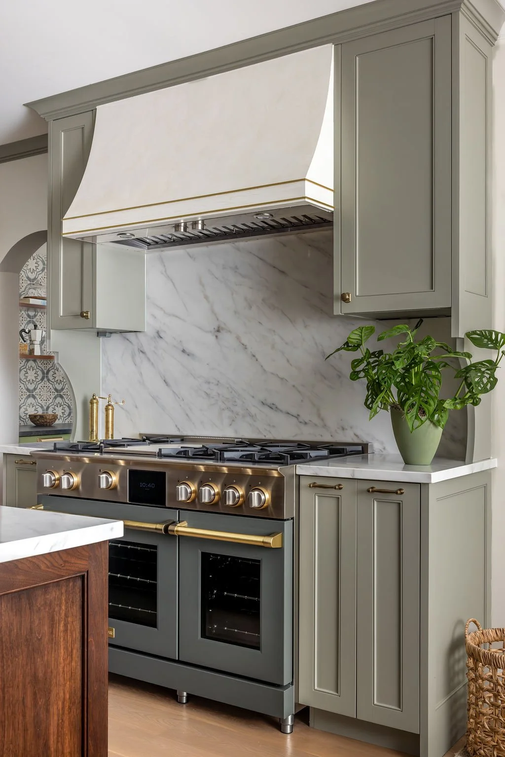 KAM DESIGN_Kitchen range_hood_Larchmont_20251211-JLP-2-3WEB.jpg
