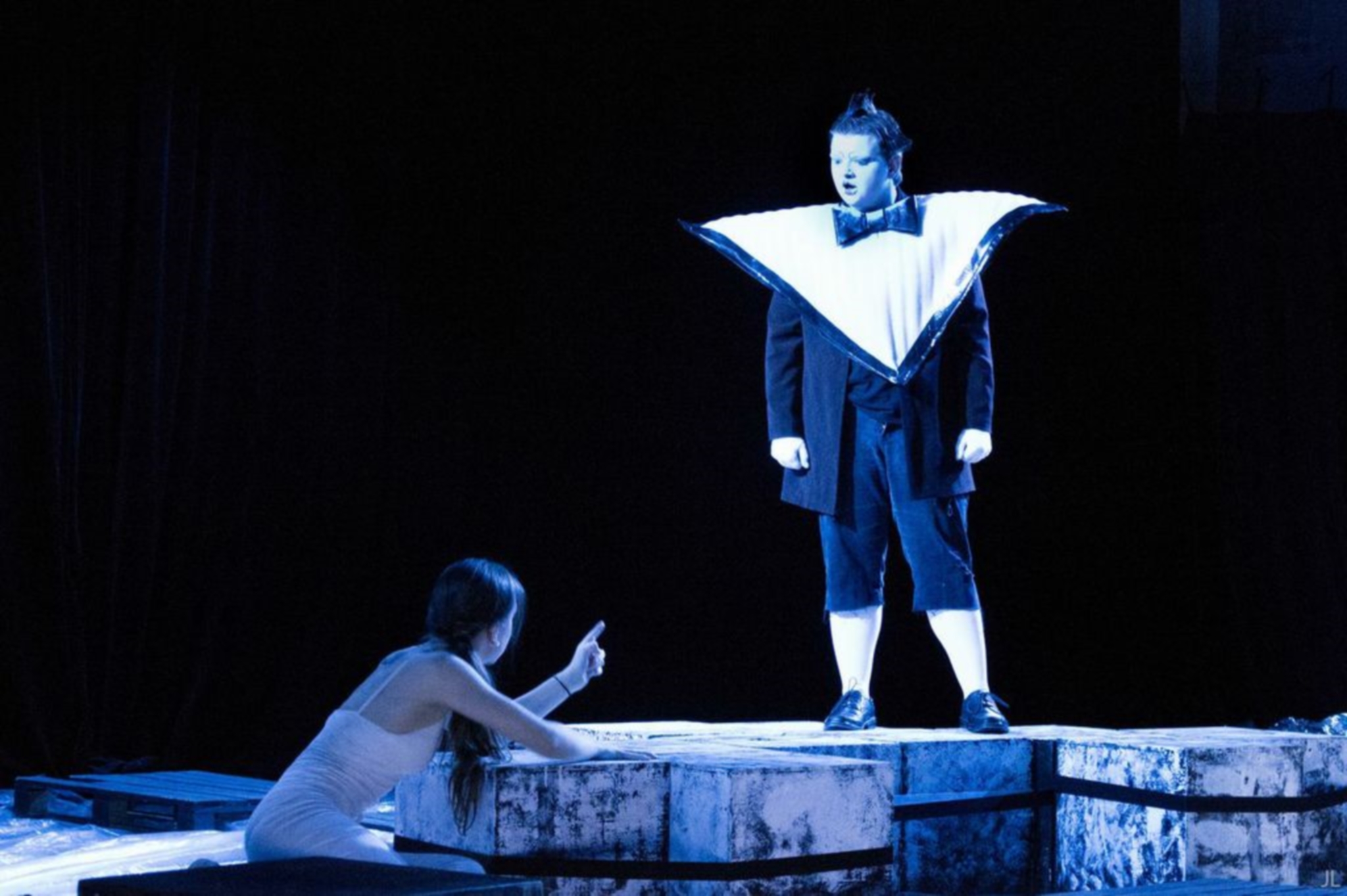 David LLorente.Teatro.Los cisnes de Chernobil