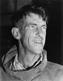 220px-Edmund_Hillary,_c._1953,_autograph_removed.jpg