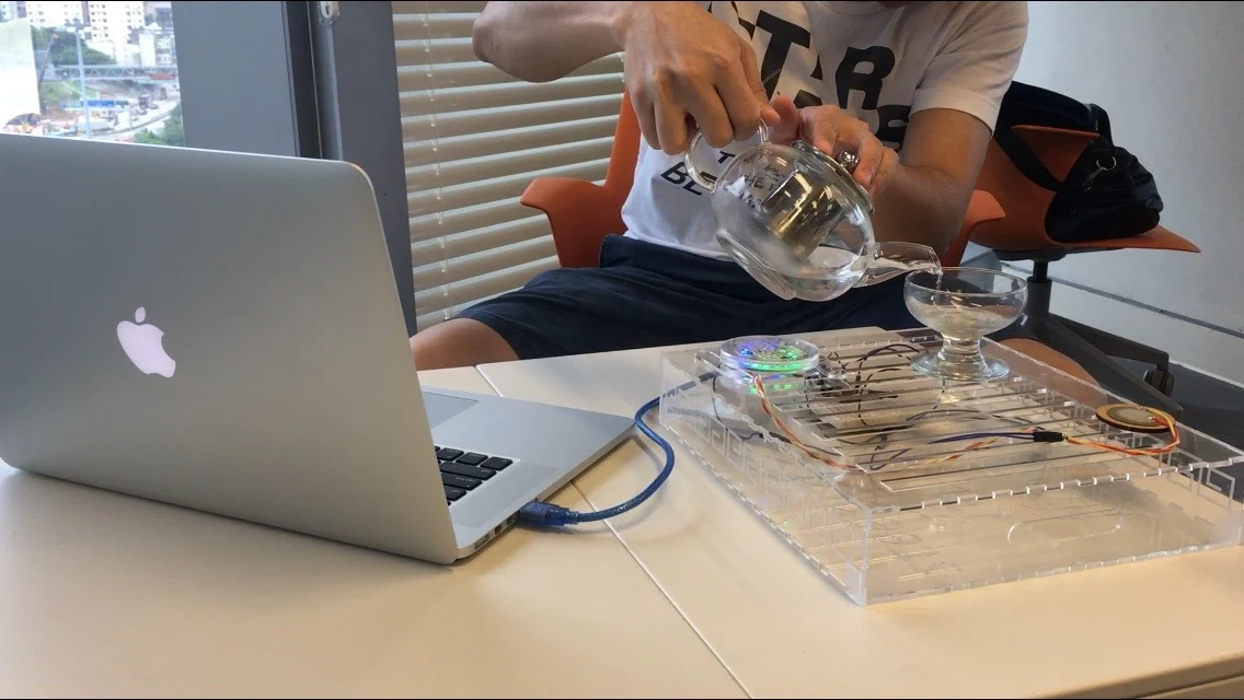Pour-Tea - 1.jpg