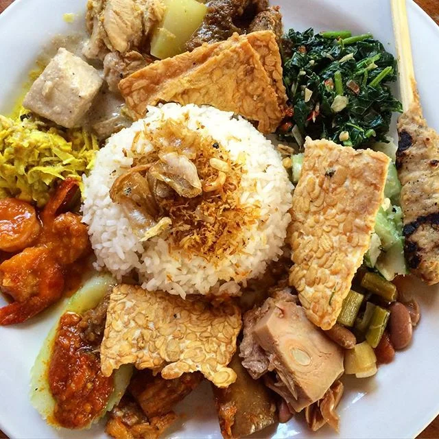 Warung Made (Photo by @gunturutama)