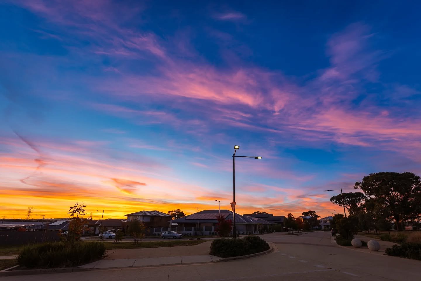 Starting any day with seeing the sunrise puts me into a good mood, having a sunrise this beautiful just amplifies that mood boost.

#sunrise #moodboost #mood #goodmood #feeling #refreshed #bright #colourful #canberra #canberrasunrise #pop #colour #mo