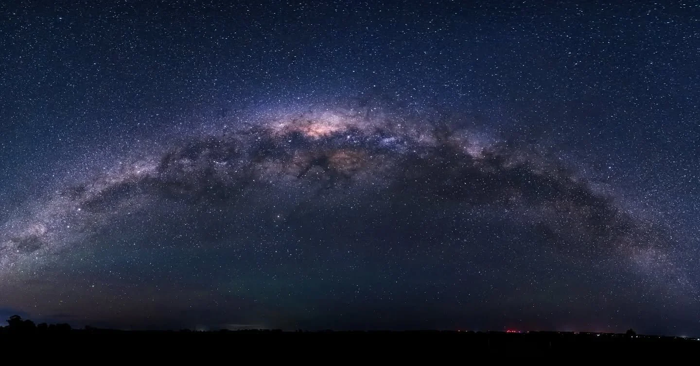 Getting out to country visiting Cressy VIC. 2am standing in the middle of nowhere, no light pollution from the big smoke, all the stars shining down on you with the only sounds being a distant freight train and a couple of sheep. 
🌟🌟🌟🌟🌟🌟🌟🌟🌟?