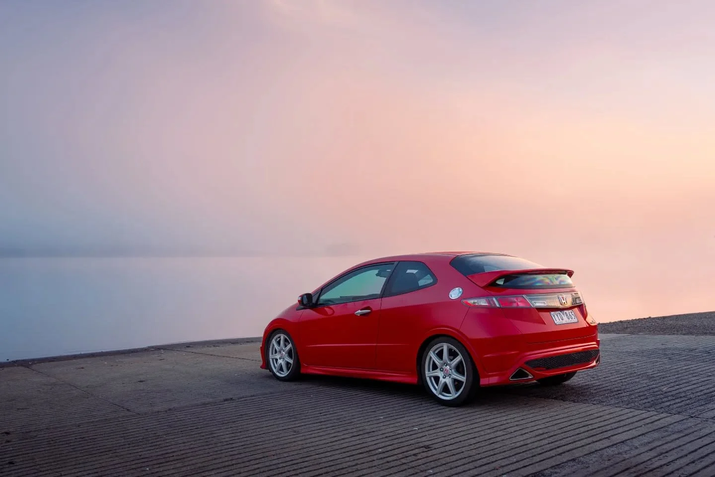 Civics in the fog
▪️▫️▪️▫️▪️▫️▪️▫️▪️▫️▪️▫️▪️▫️▪️▫️▪️▫️▪️
#Honda #civic #hondacivic #vtec #bseries #ek #fn2civic #jdm #gramlights #fog #automotivephotographer #nikonz #nikon #zcreators #automotive #fitment #fitmentindustries #chunky #fn2 #fn2typer