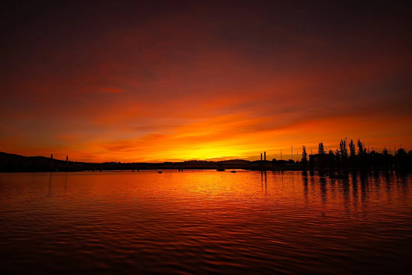 No hot air balloons this morning, but I'm not complaining when the 2nd prize is a sunrise like this. Always a nice way to start the day. 

#nikonaustralia #nisifilters #canberra