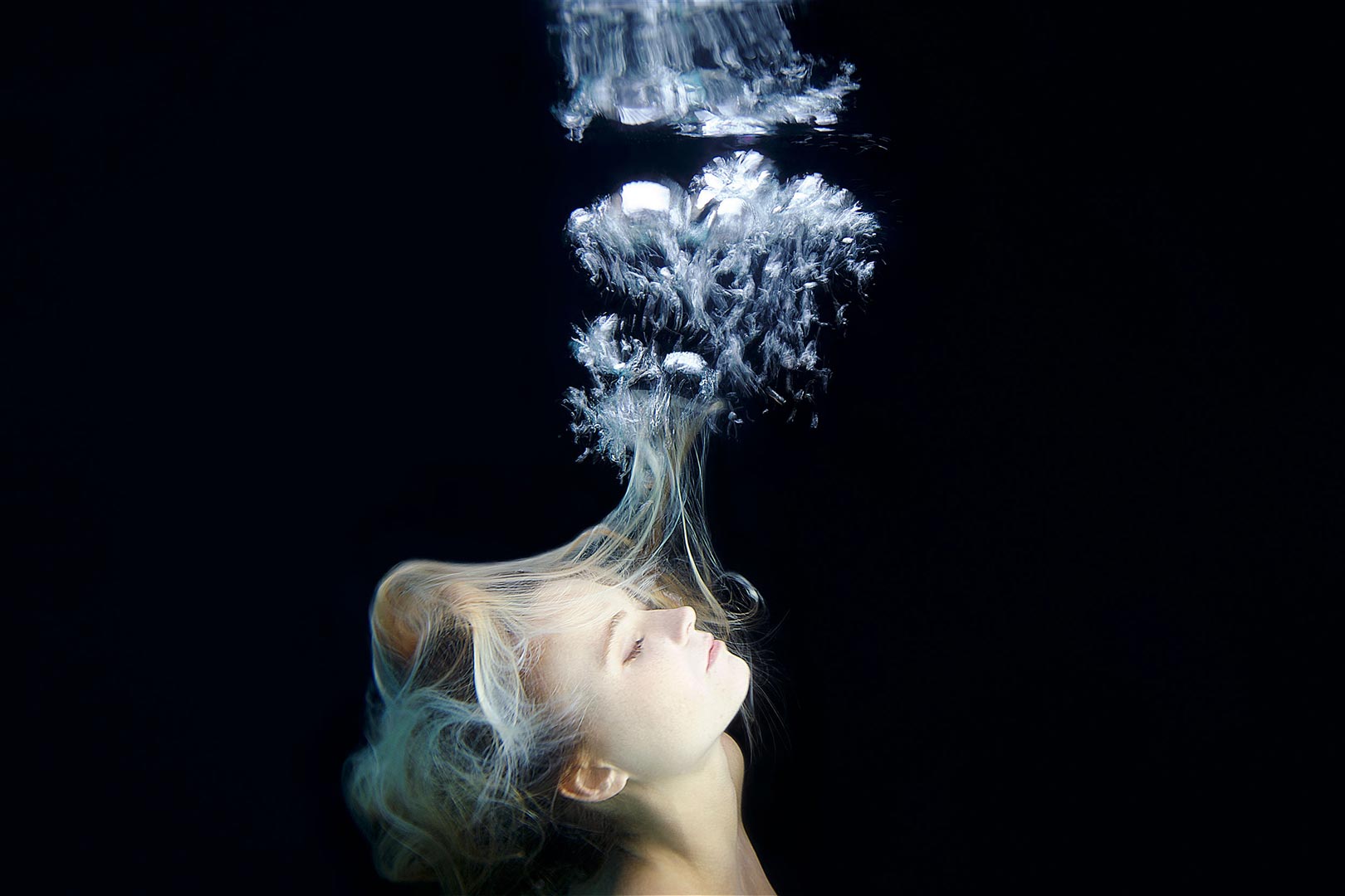  UNDERWATER PHOTOGRAPHY Underwater Portrait of Surfer Alana Blanchard 