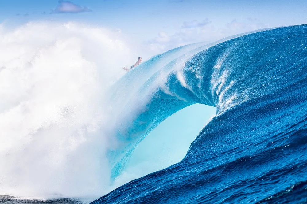 Legends in Motion: Big Wave Surfing at Waimea Bay during the Eddie