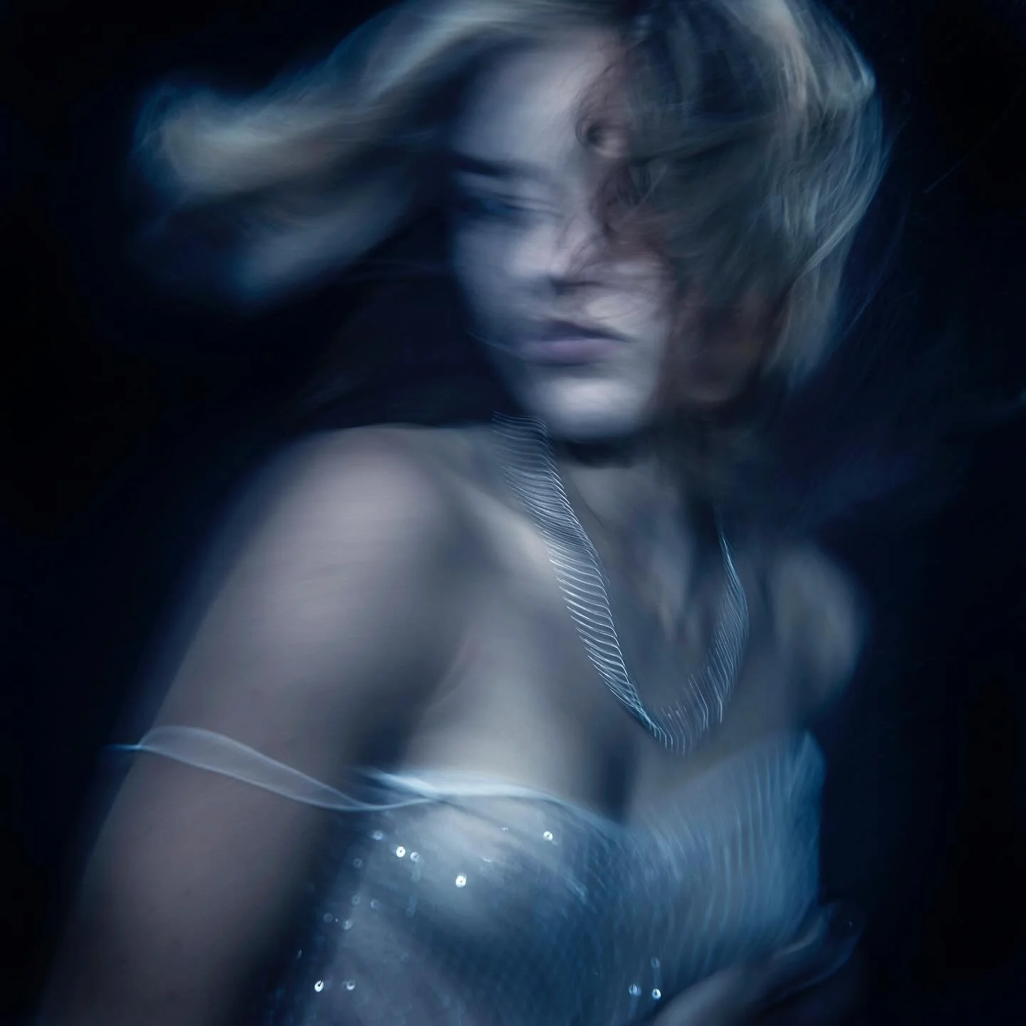 Portraits 

The graceful beauty of @anastasia.broslavets floating free of outside constraints. Immersed in another universe where time is suspended if only so ever briefly!