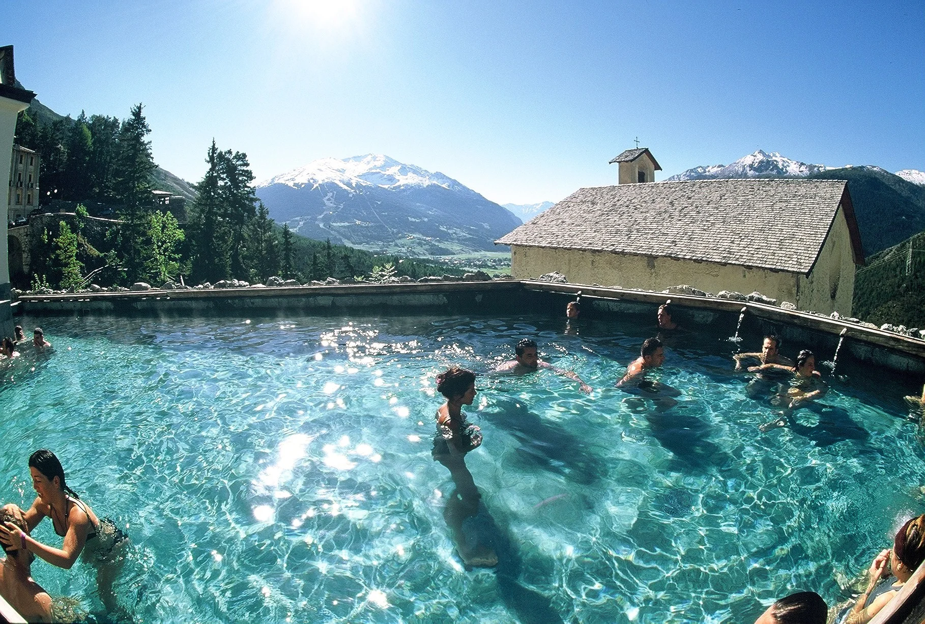 Piscina-allaperto-estate.jpg