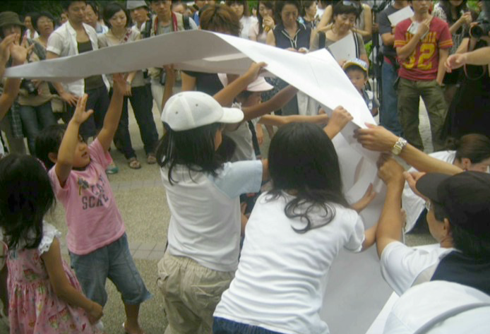 Hiroshima-Japanese-paper-crane-foldering.png