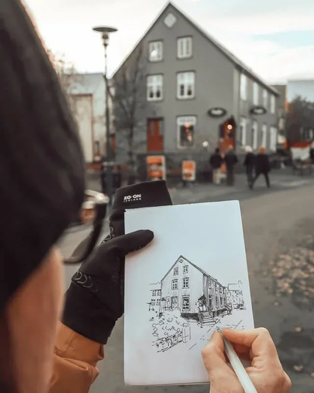 sonia-nicolson-sketching-reykjavik-urban-sketcher-on-location.webp