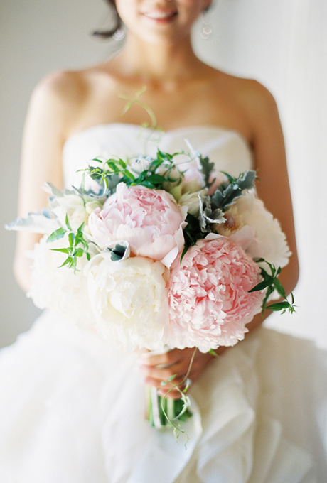 bruidsboeket met dahlia — Bruiloft styling met bloemen, inspiratie en tips — Bloemenmeisjes.com