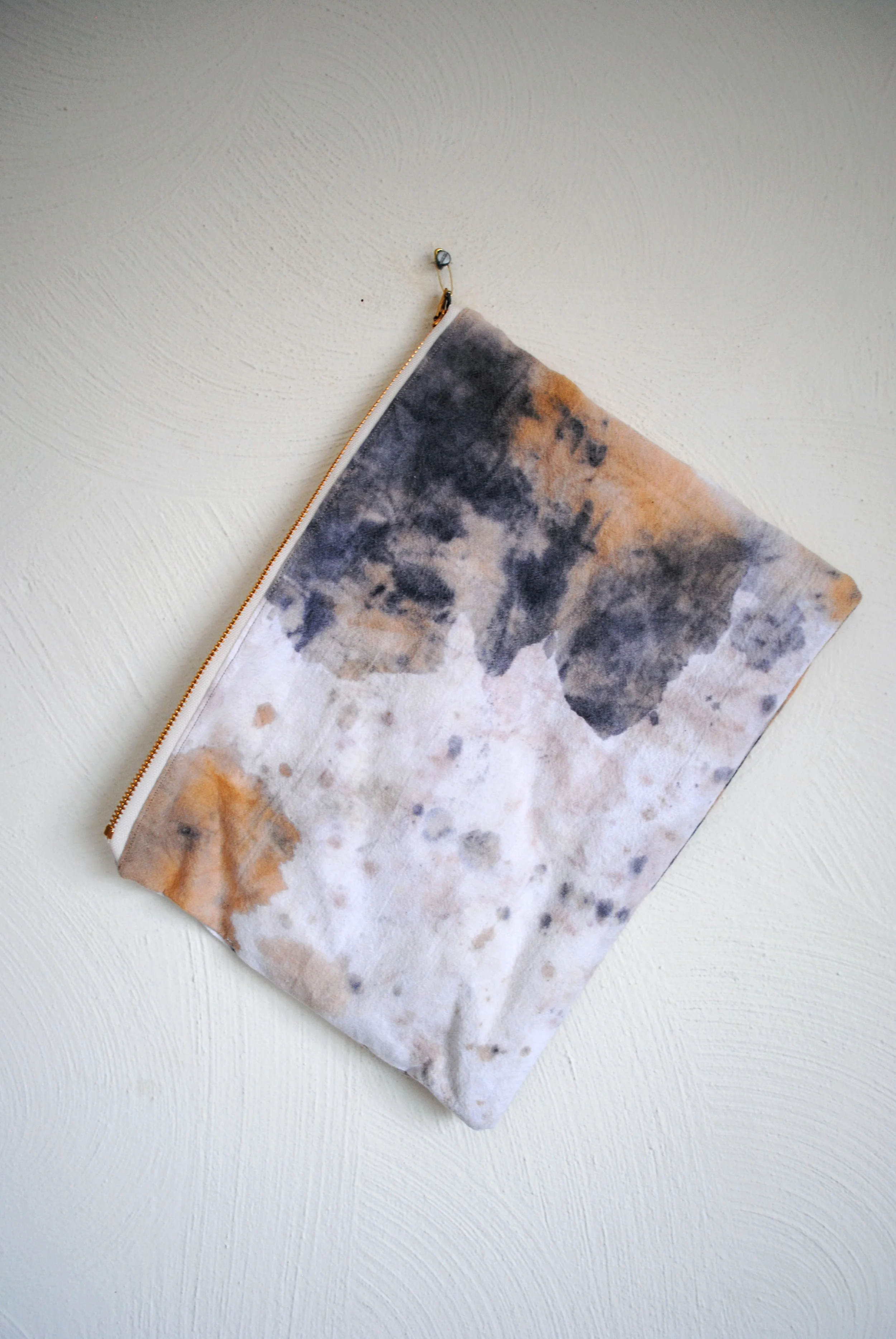 ZIP POUCH: DROP CLOTH