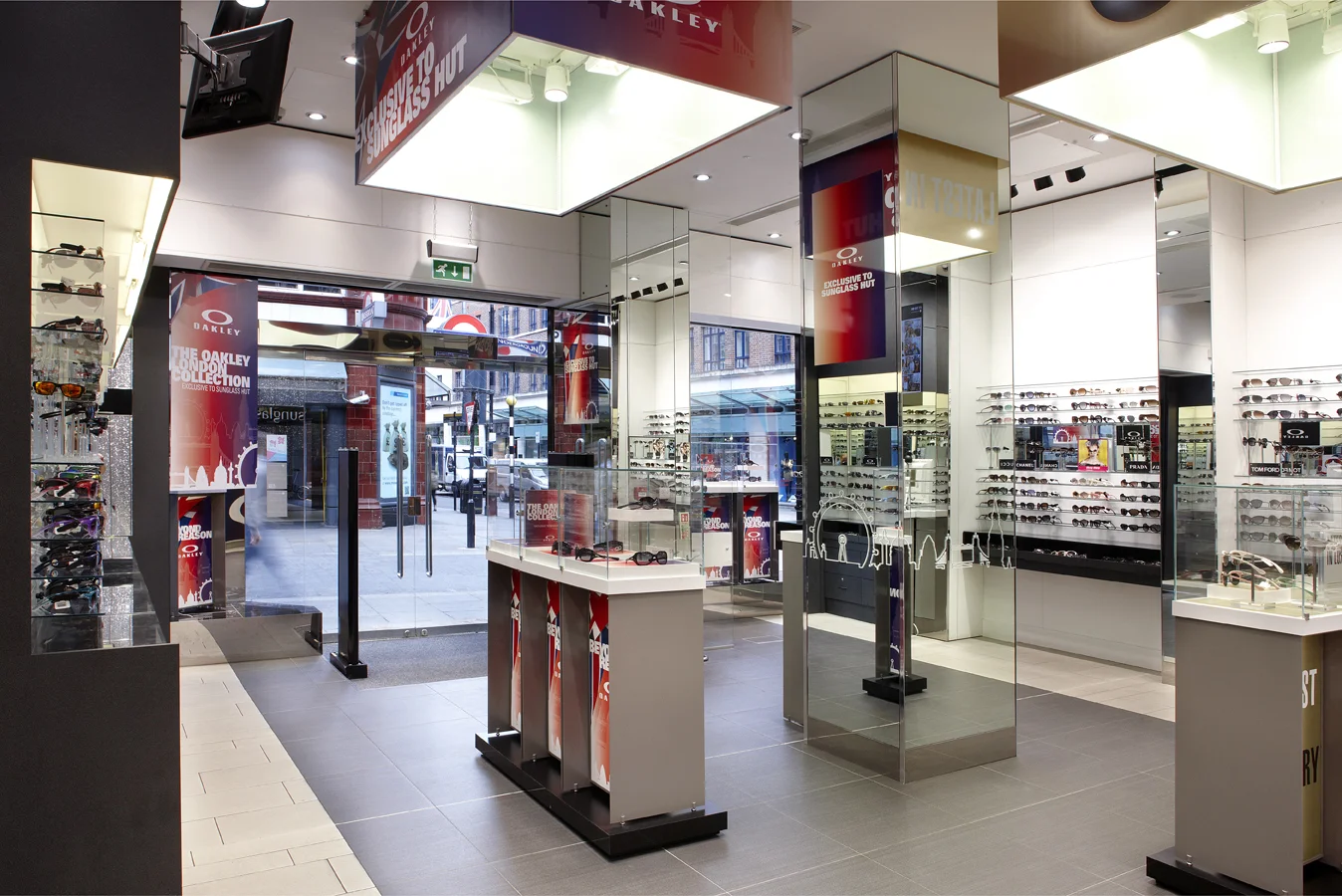 Sunglass Hut Covent Garden_F8O1361 1.jpg