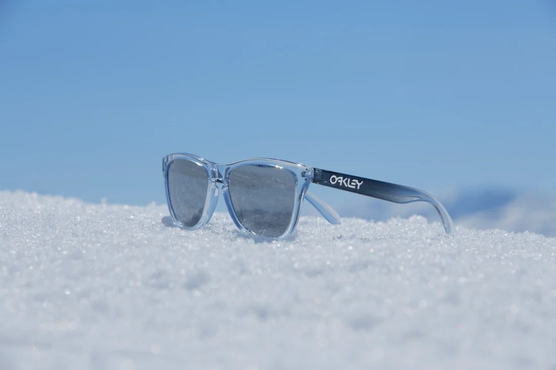15Q3_PIE_Oakley_FrogskinSnow_8251_Presentation.jpg
