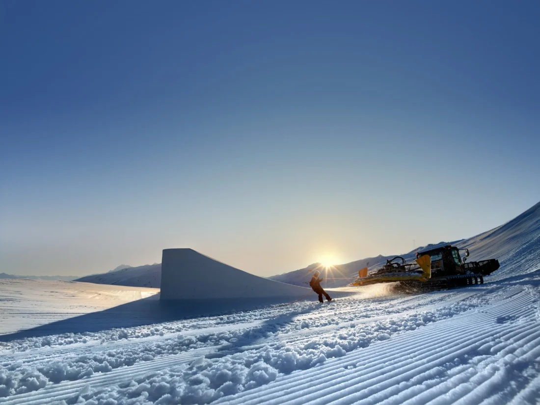 15Q3_STORY_Oakley_Sandbech_FlightDeckXM_8918_Presentation.jpg
