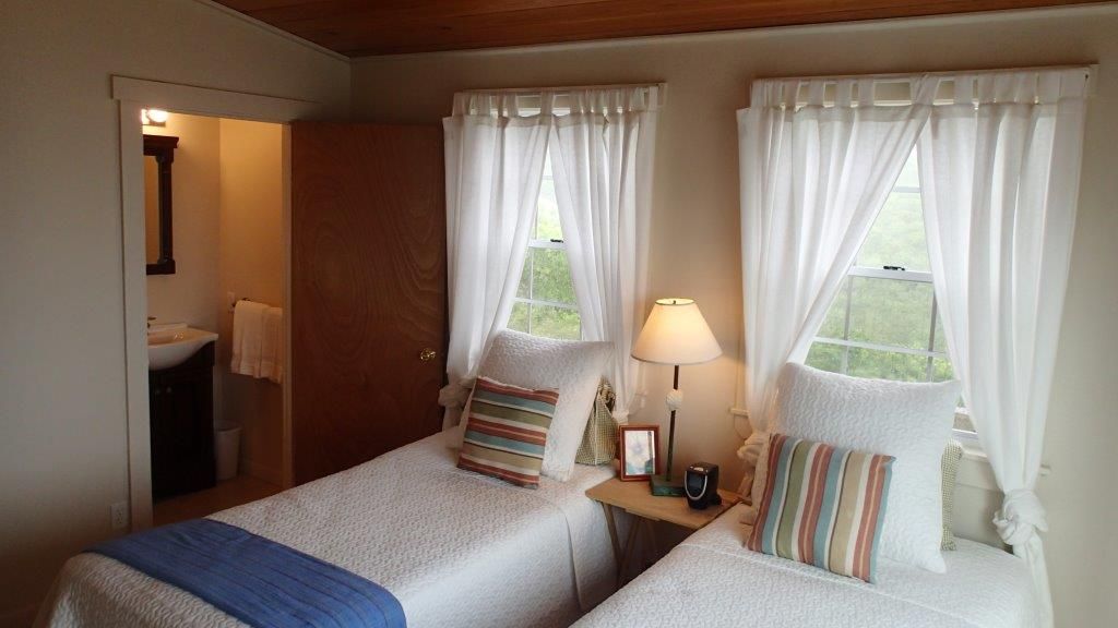 2ndBedroom FullBathroom_TwinsCanBeMadeKing.jpg