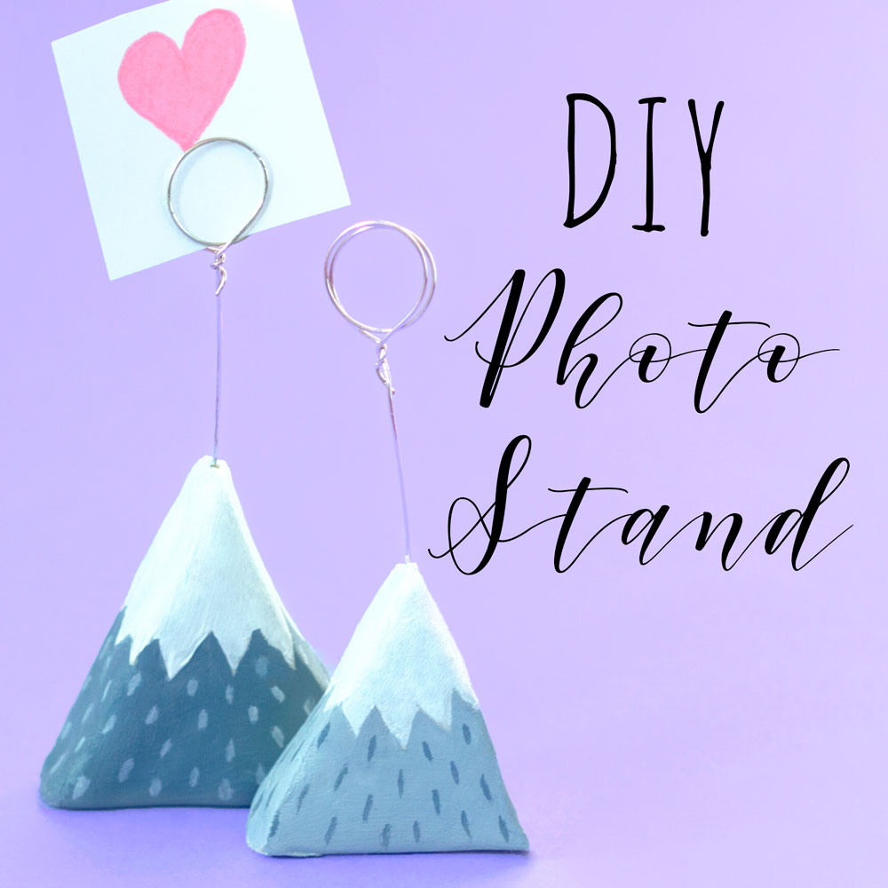 Learn how to make a Scandinavian style mountain photo holder out of clay with this tutorial. They make a great addition to the home decor and could also be used as DIY place card holders for weddings and parties! 