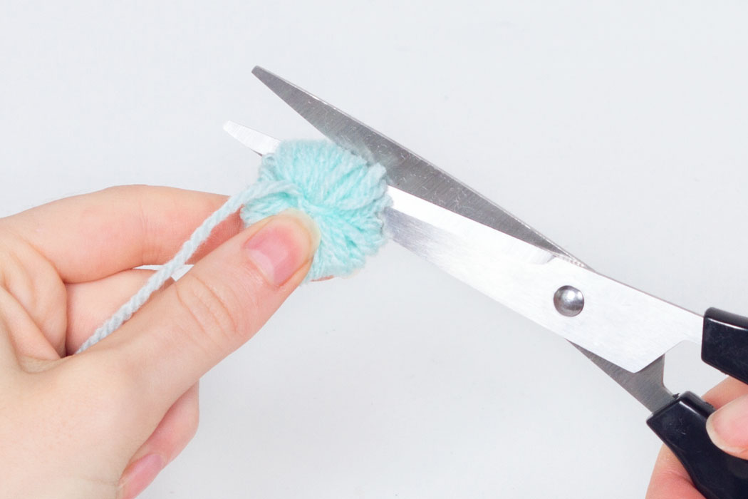 Step 4 Gently slide the wool off of the fork, then cut the loops on either side.