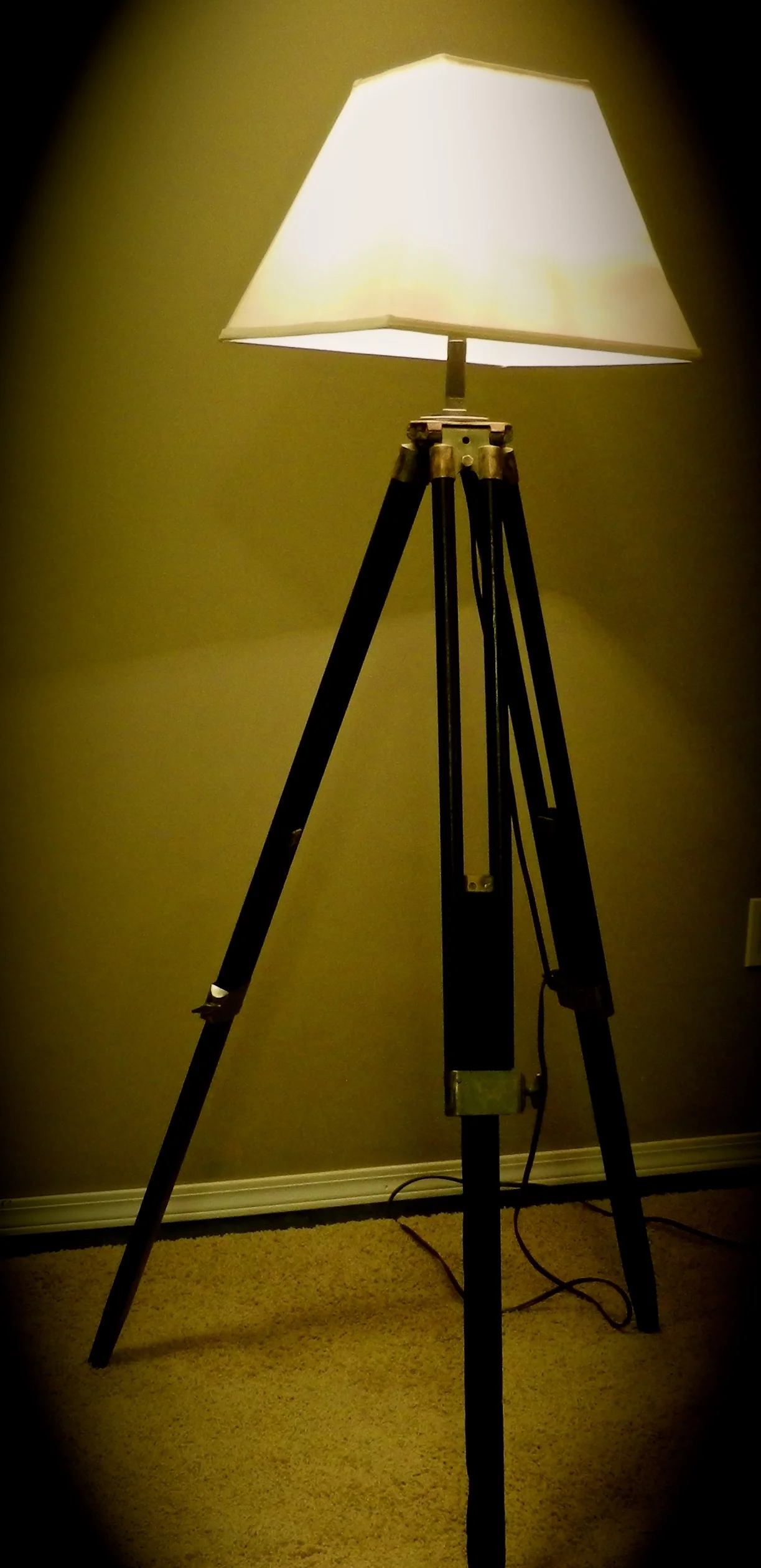 Surveyor's tripod lamp