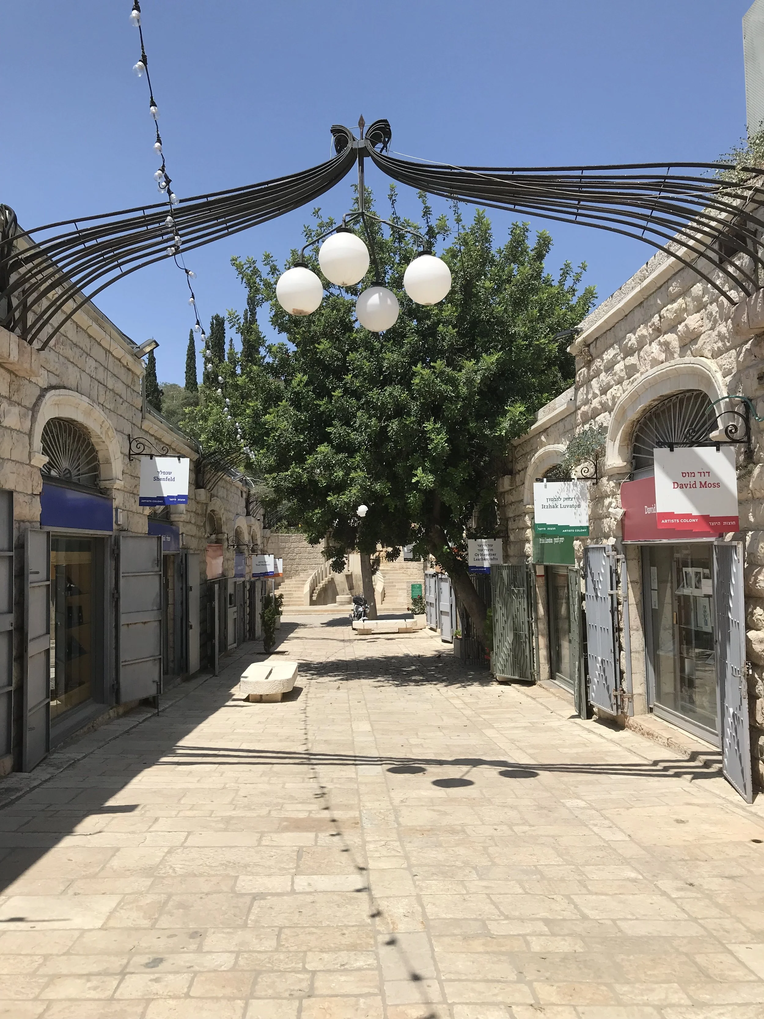 Kol Haot at the Artists Colony (Chotzot Hayotzer)