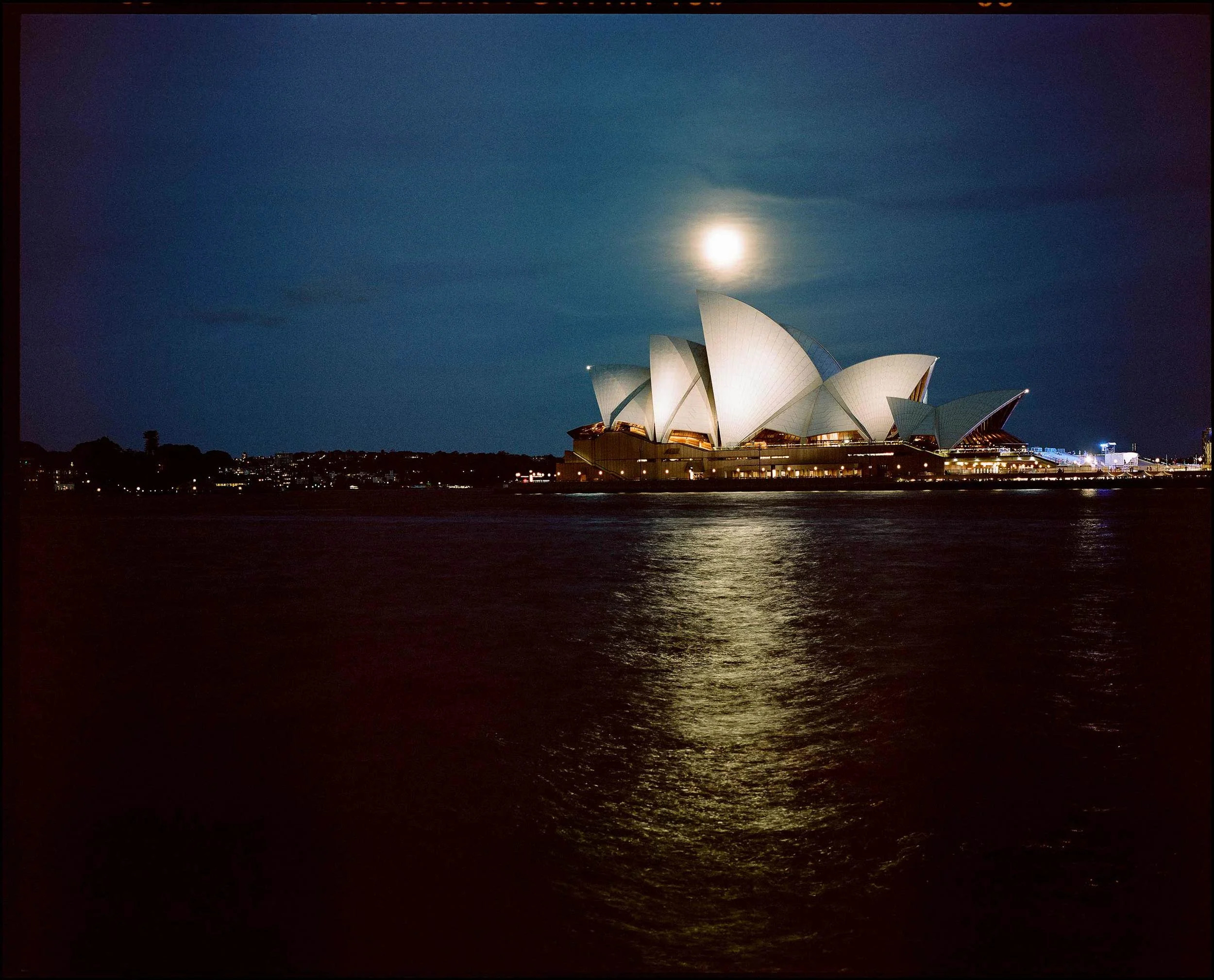 Sydney Opera House / Full moon on a Friday evening / Cliff Englert ©
