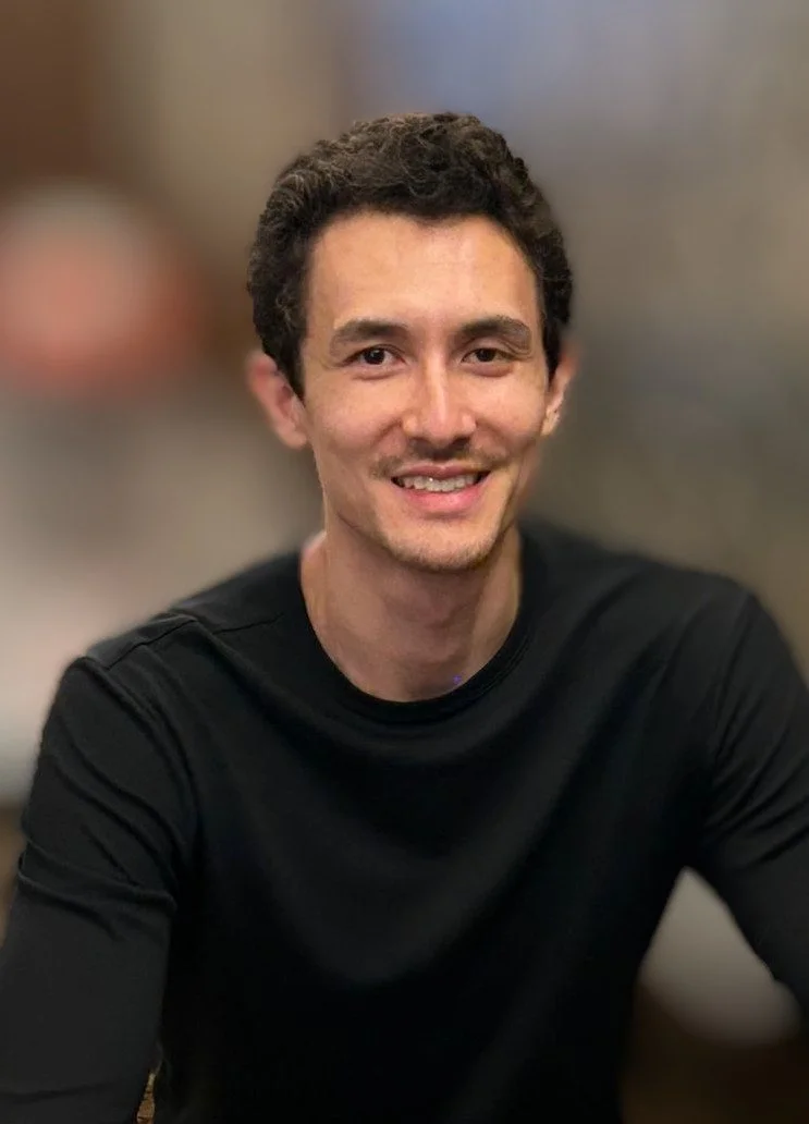 Elijah S. Headshot.jpg