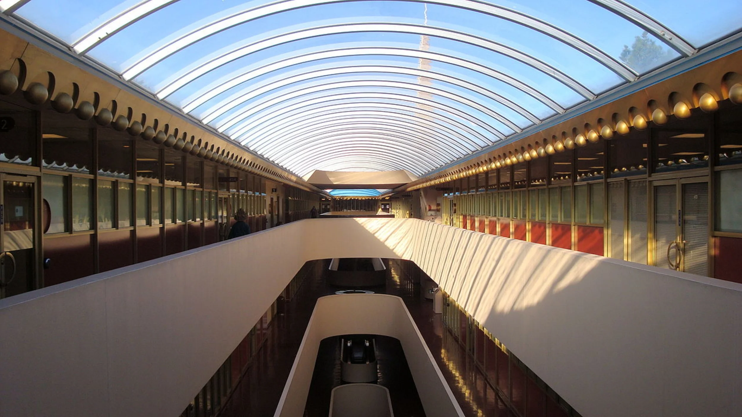 1280px-Marin_Civic_Center_interior.jpg