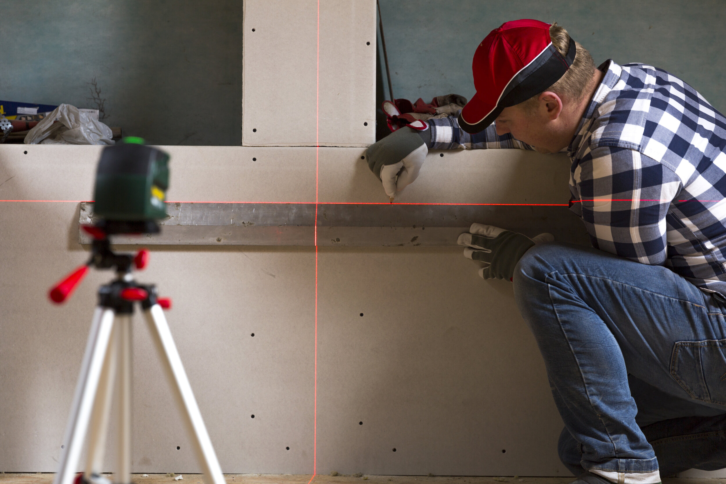 A Guide To The Best Laser Levels Of 2021, Best Laser Level For Hanging Cabinets