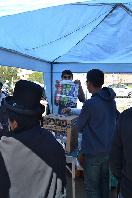 CENTRO DE VOTACIÓN, LA PAZ (BOLIVIA) - PABLO ANDRES RIVERO (2014) - FOTO ORIGINAL