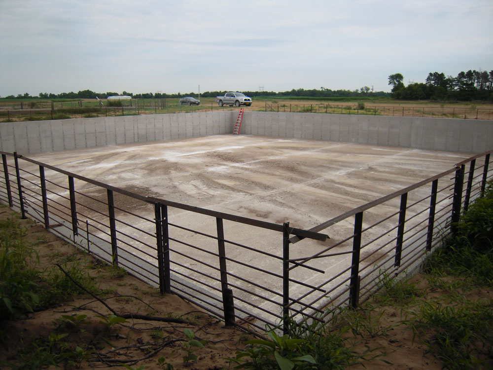Concrete-Manure-Pit-1.jpg