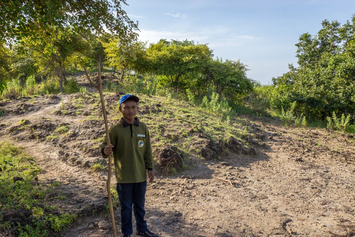 The local guide from the national park and his defense from Komodo dragons