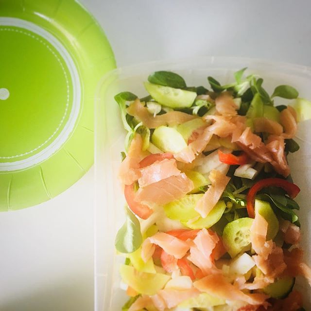 Quando vendi #palettecolore anche nel pranzo che stai preparando...
#ilmiogiornoacolori #mago-party #dietfood #lunchbox