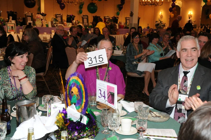 Use Strong 3"-4" Sans Serif Fonts.