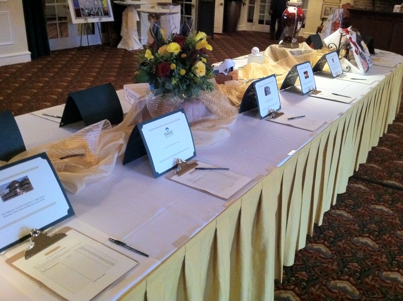 Clean and simple silent Auction Set up